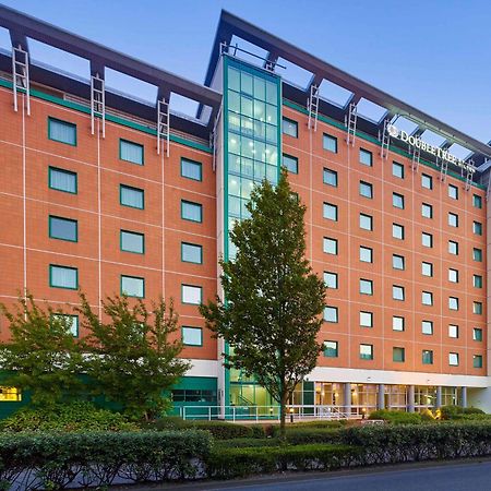 Hotel Doubletree By Hilton Woking Esterno foto