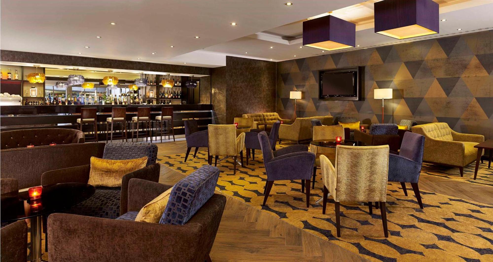 Hotel Doubletree By Hilton Woking Esterno foto