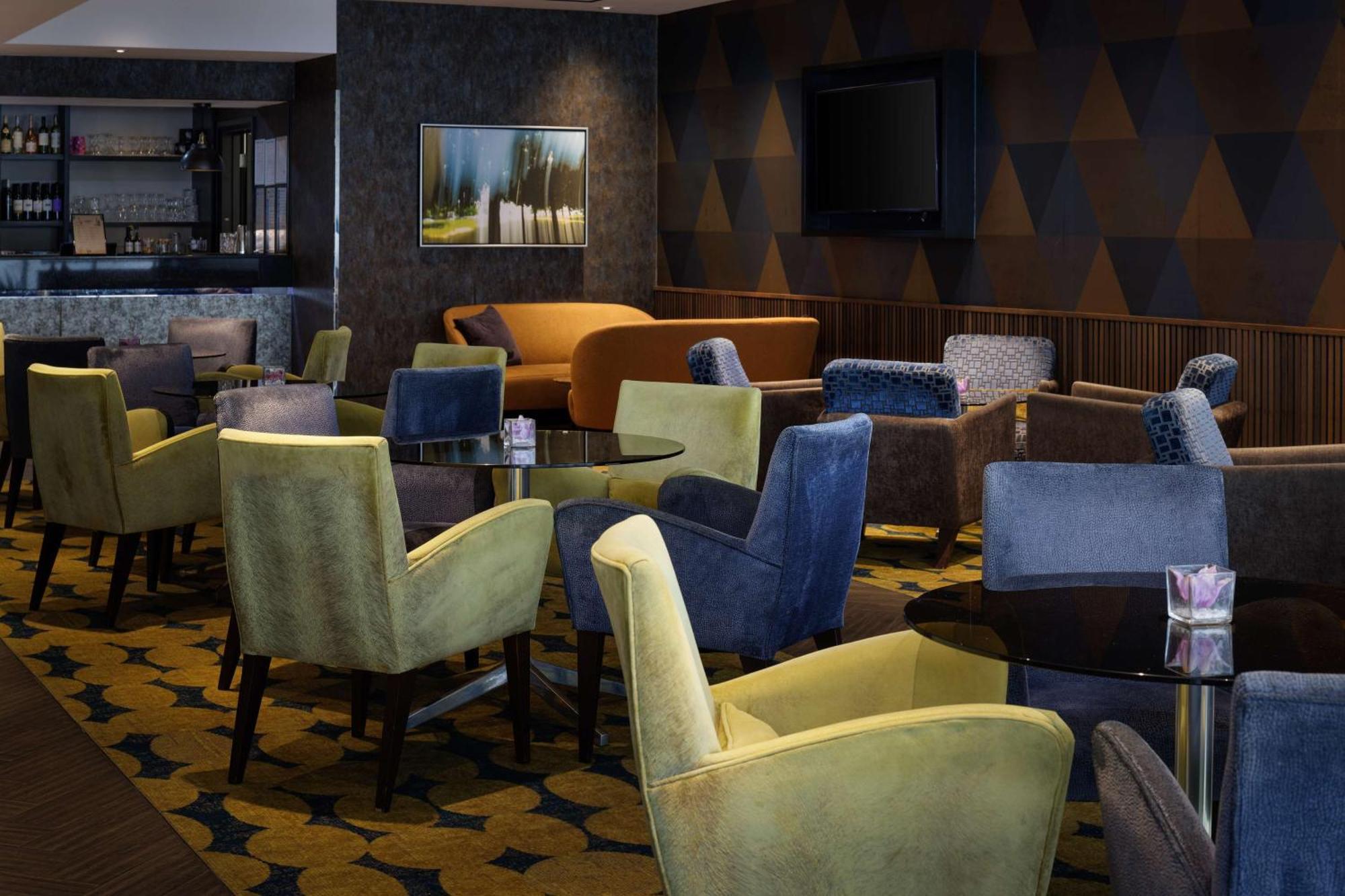 Hotel Doubletree By Hilton Woking Esterno foto