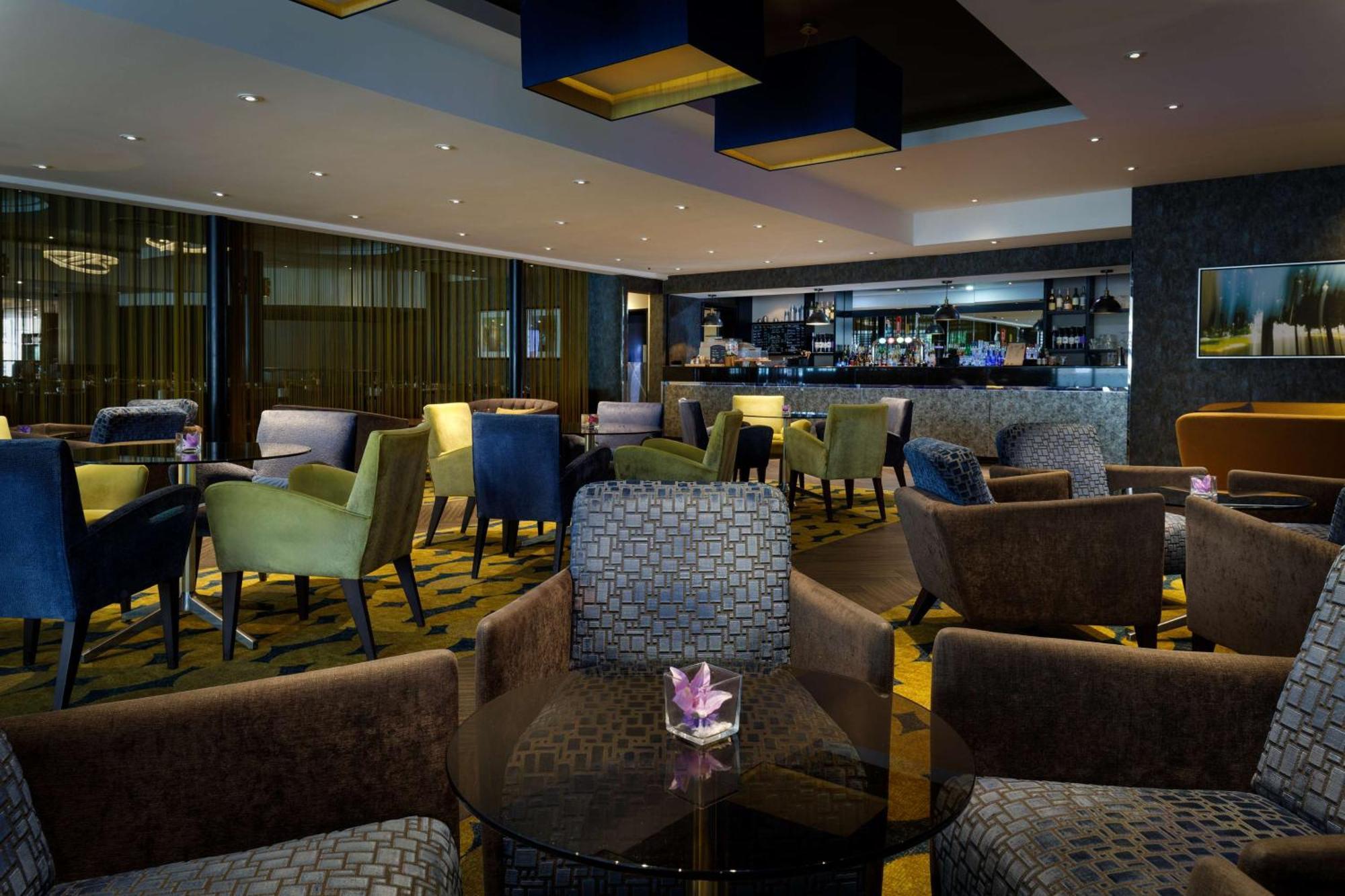 Hotel Doubletree By Hilton Woking Esterno foto