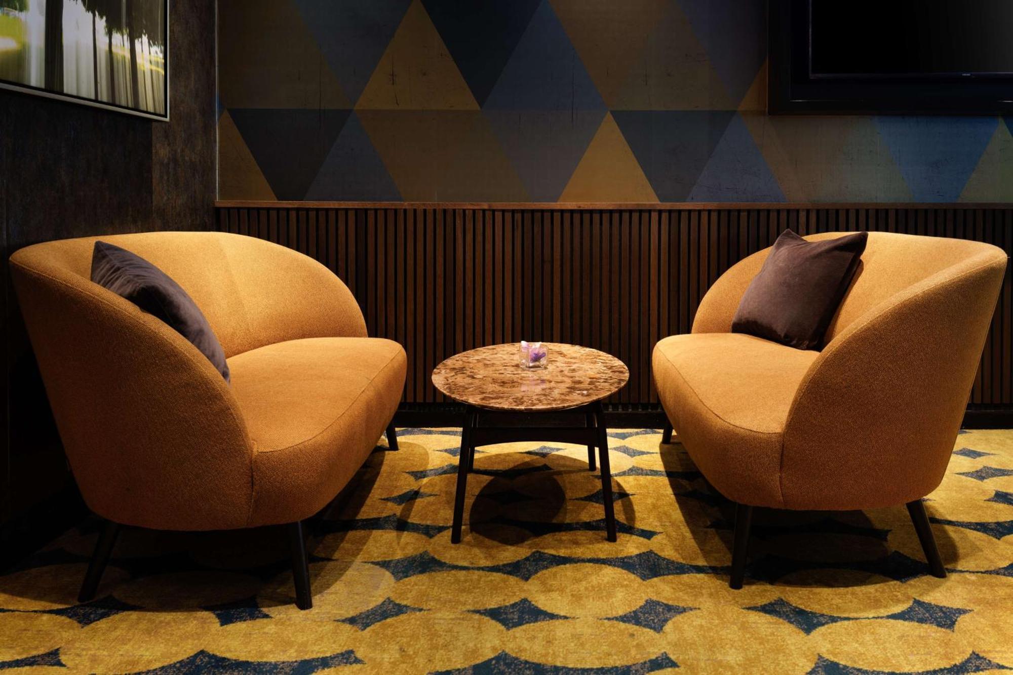 Hotel Doubletree By Hilton Woking Esterno foto