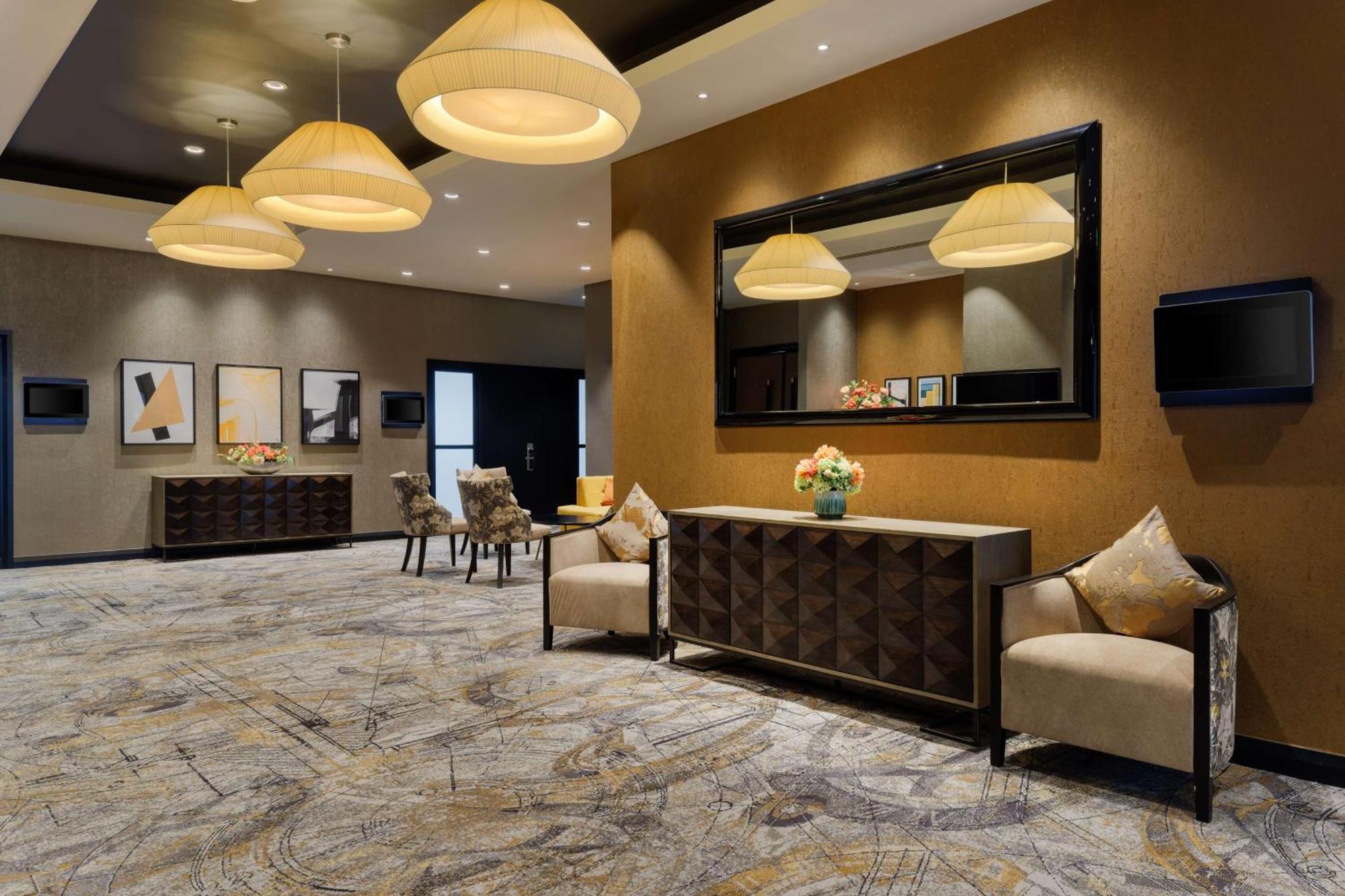 Hotel Doubletree By Hilton Woking Esterno foto