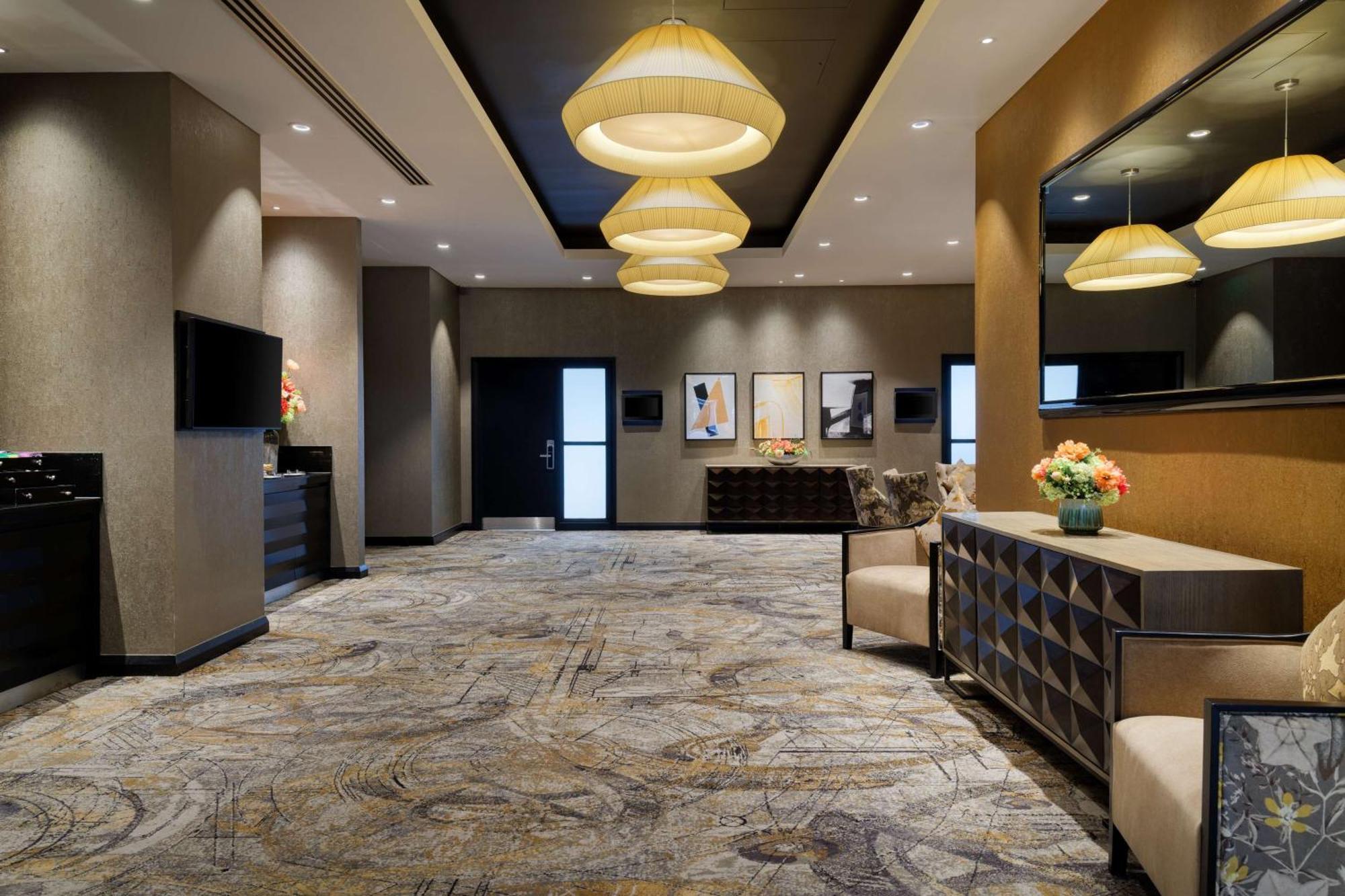 Hotel Doubletree By Hilton Woking Esterno foto