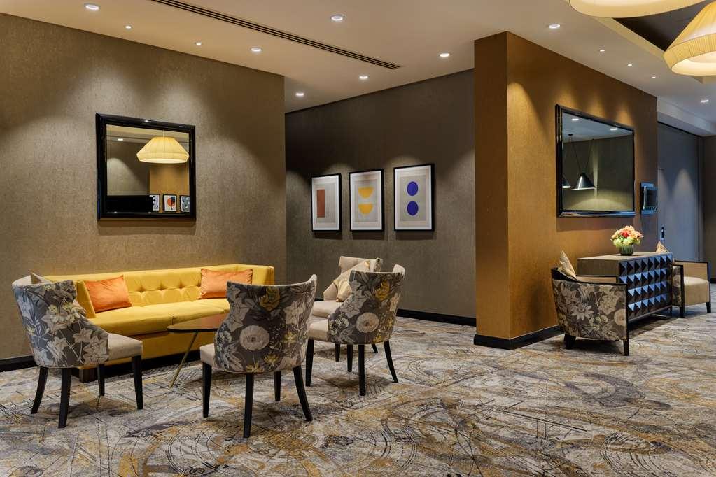 Hotel Doubletree By Hilton Woking Interno foto