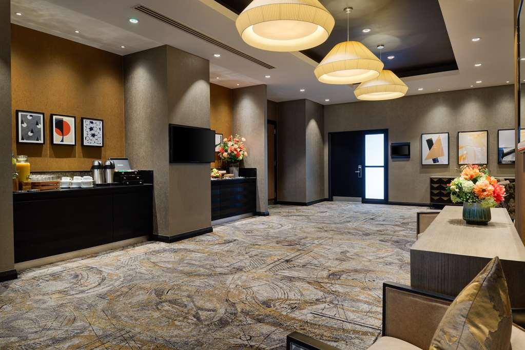 Hotel Doubletree By Hilton Woking Interno foto