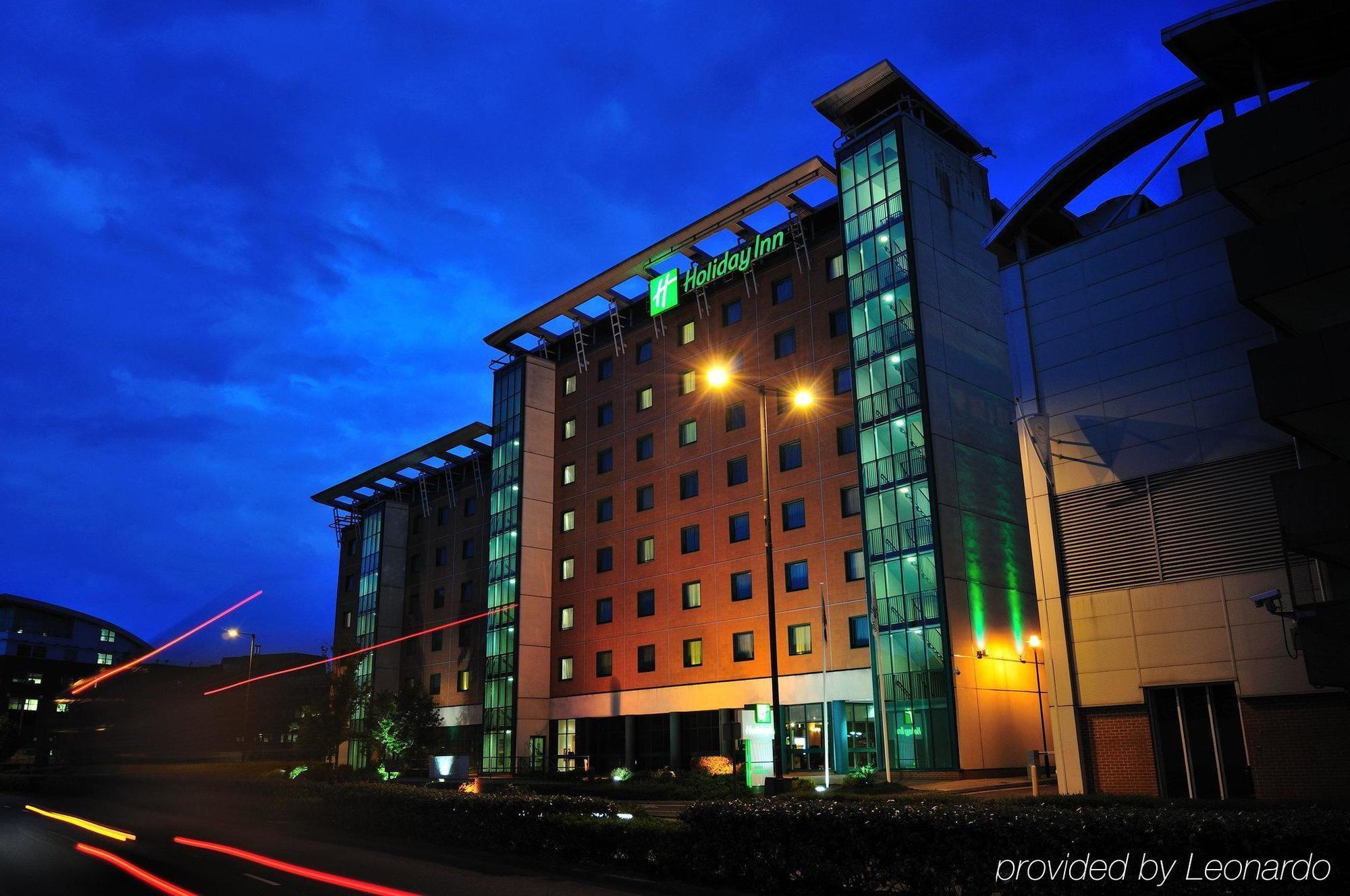 Hotel Doubletree By Hilton Woking Esterno foto