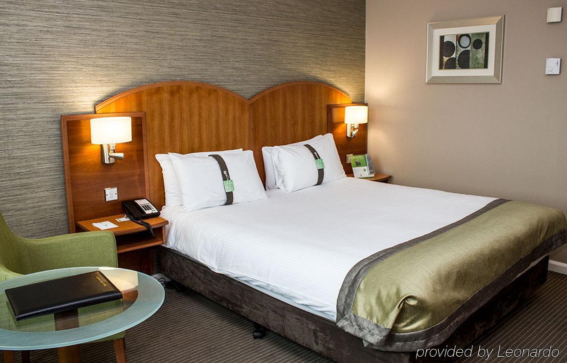 Hotel Doubletree By Hilton Woking Esterno foto