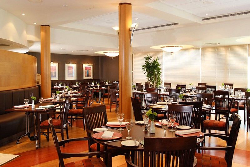 Hotel Doubletree By Hilton Woking Esterno foto