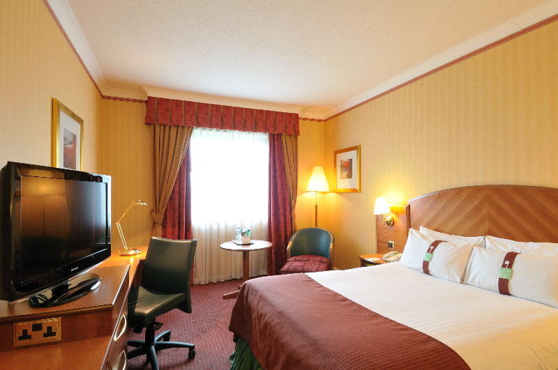 Hotel Doubletree By Hilton Woking Esterno foto