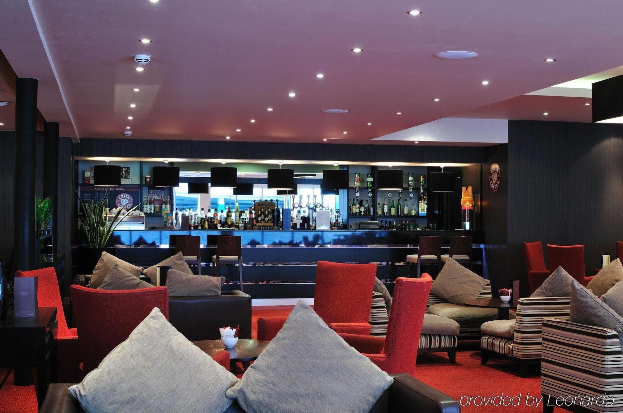 Hotel Doubletree By Hilton Woking Interno foto